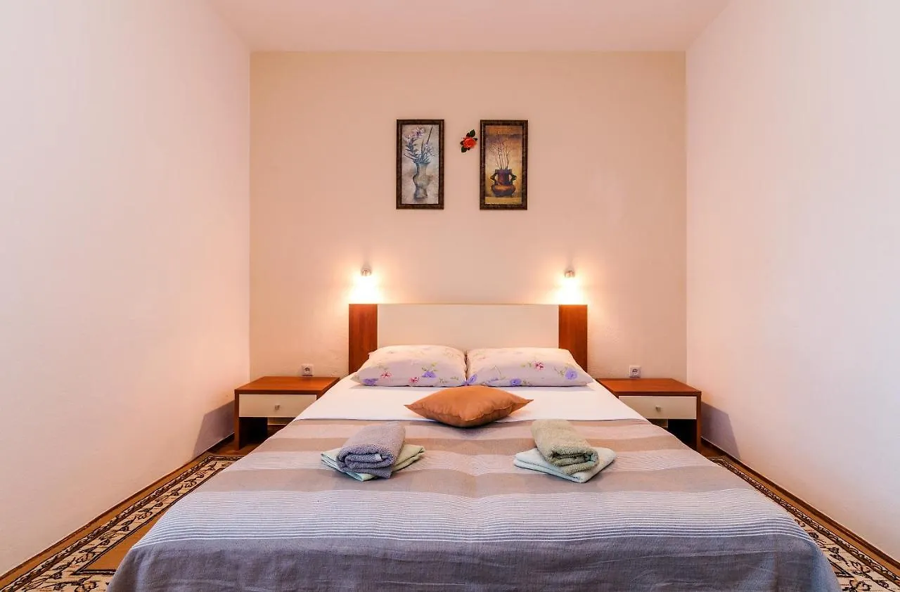 Apartments For Families With Children Privlaka, Zadar - 5747 0*, Privlaka (Zadar)